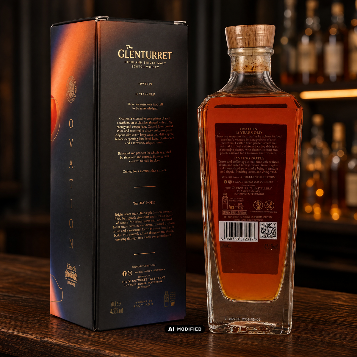 Whiskyquartier Glenturret Ovation 12 Jahre Single Malt Whisky Flasche mit Geschenkverpackung auf einem Holztresen