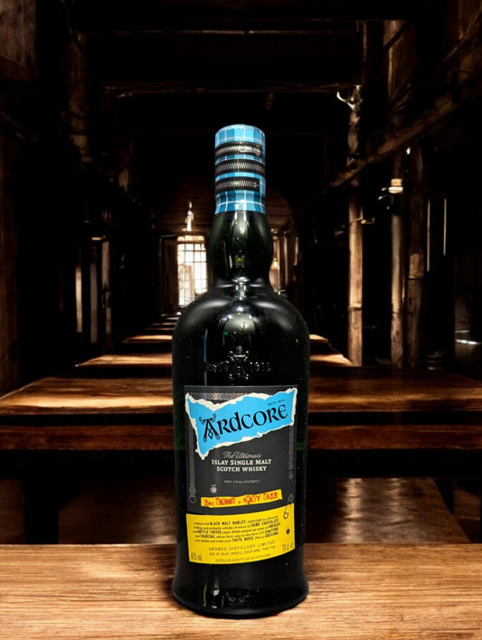 Ardbeg Ardcore Whisky-Flasche mit dunklem, mystischem Design und markantem Etikett, ideal für Sammler und Liebhaber rauchiger Single Malts.