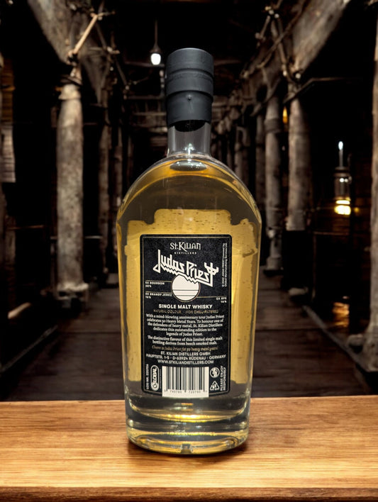 Flasche St. Kilian Judas Priest Whisky, Sonderedition mit Band-Logo und Fassreifungshinweis.