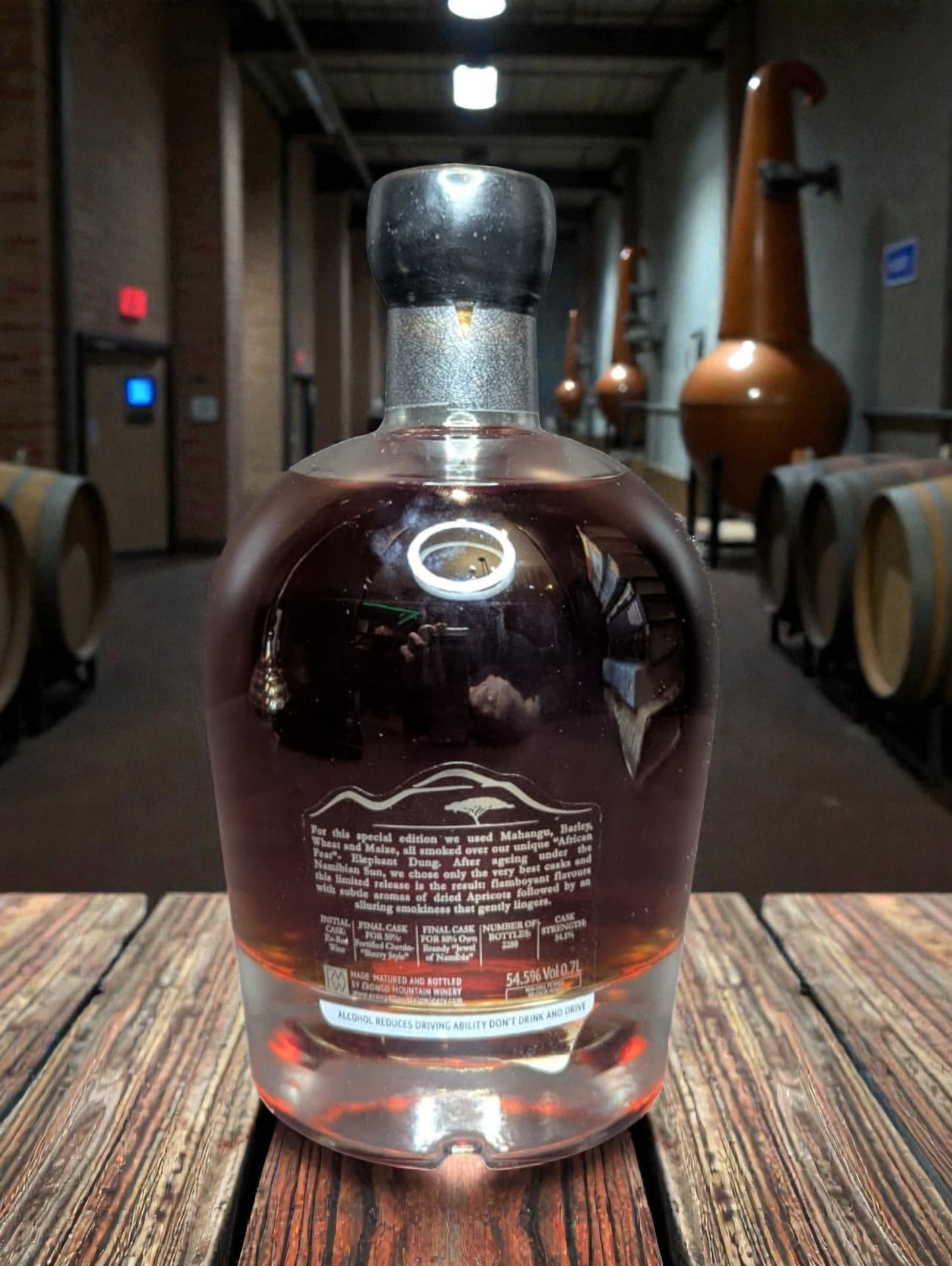 Ondjaba Namibischer Whisky Rückseite mit Produktinformationen und Herstellungsdetails