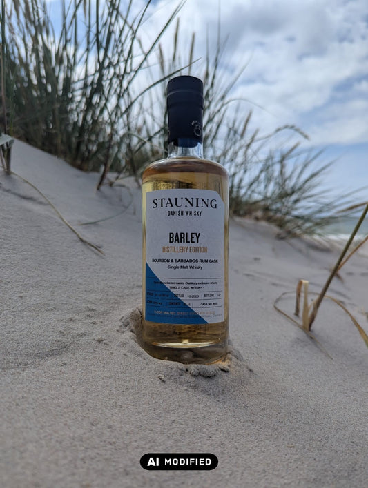 Stauning Barley Bourbon Barbados Rum Cask am Strand