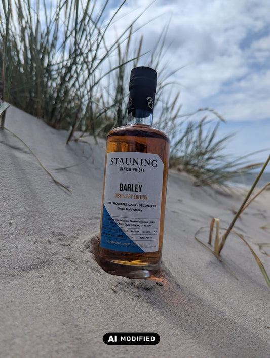 Stauning Barley Rye/Moscatel second fill am Strand