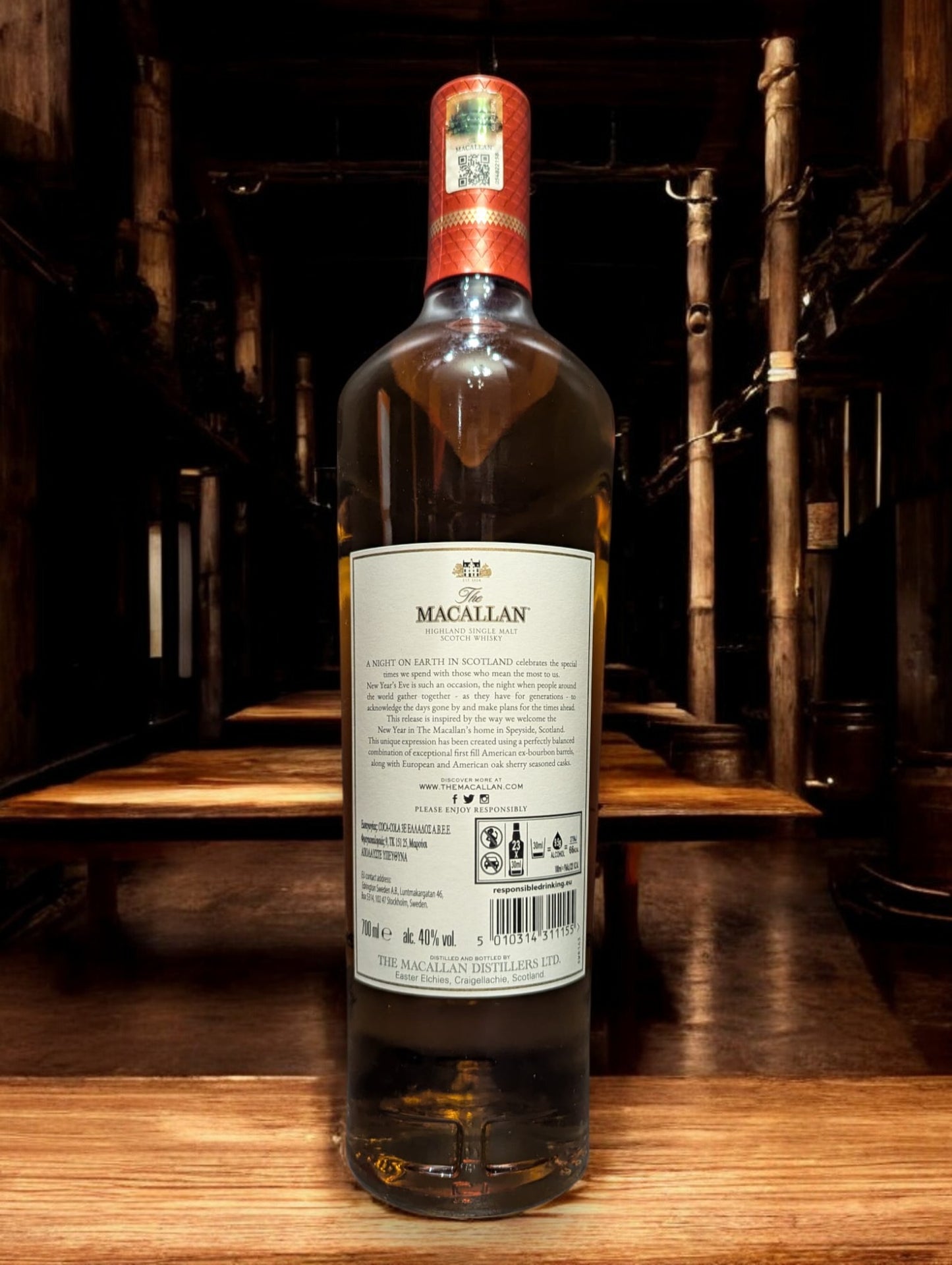 The Macallan A Night on Earth in Scotland 2021 Limited Edition Whisky Flasche mit festlichem Design und edlem Etikett