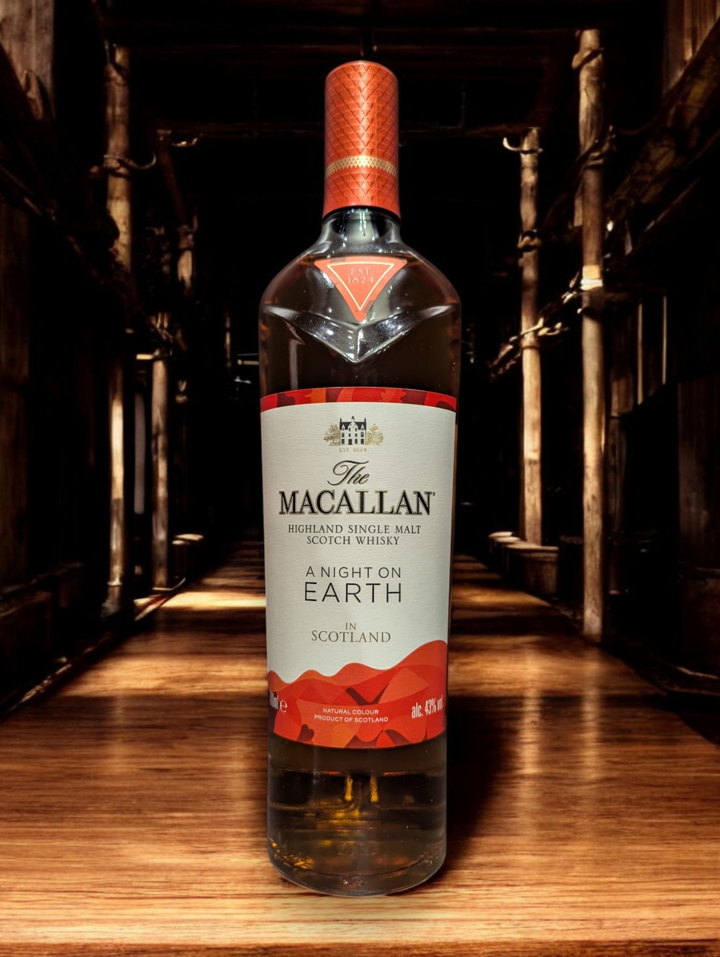 The Macallan A Night on Earth in Scotland 2022 – edle Whiskyflasche mit festlichem Design, inspiriert von der schottischen Landschaft und der Weihnachtszeit.