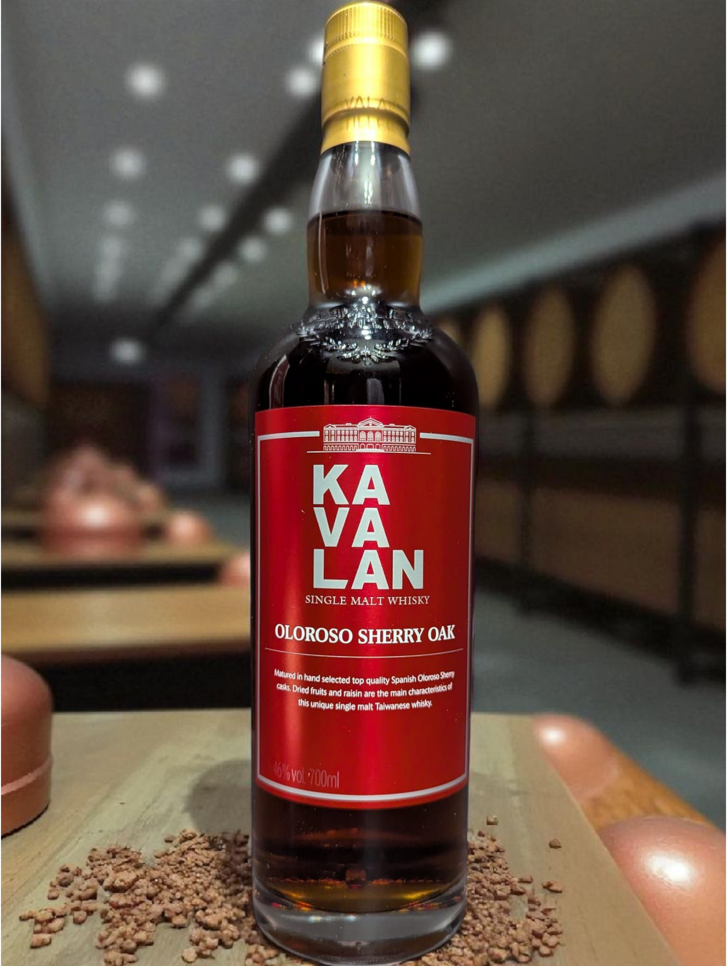 Kavalan Whisky vor dunklem Hintergrund