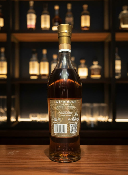 Glenmorangie 16 Years The Nectar Single Malt Scotch Whisky in einer Glasflasche mit goldenem Etikett und Verschluss.