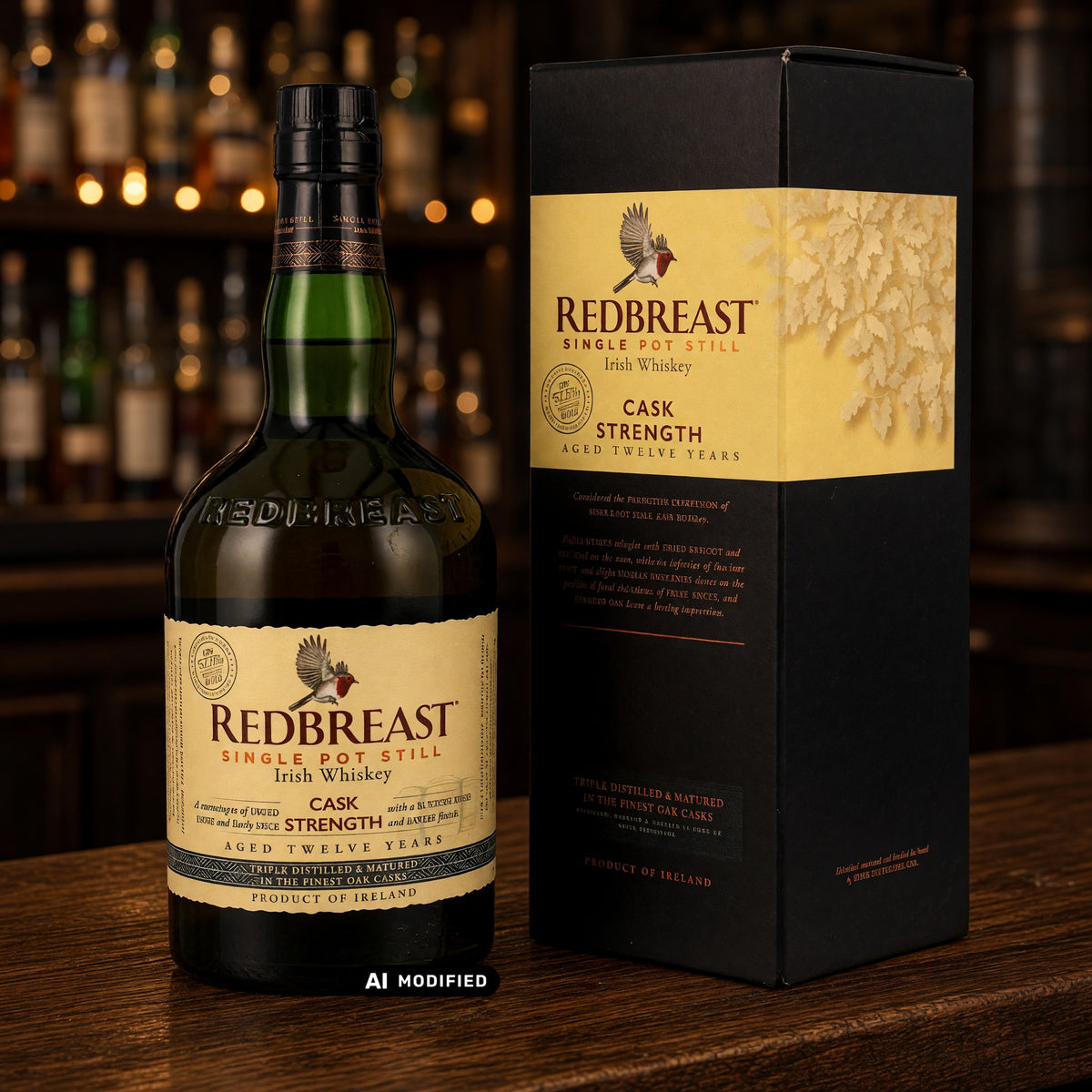 Whiskyquartier Redbreast 12 Jahre Cask Strength Single Pot Still Whiskey mit Geschenkverpackung auf einem Holztisch