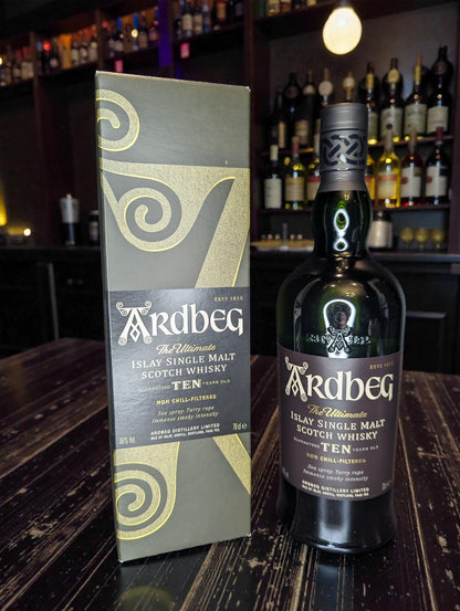 Ardbeg 10 Years Islay Whisky mit Geschenkverpackung
