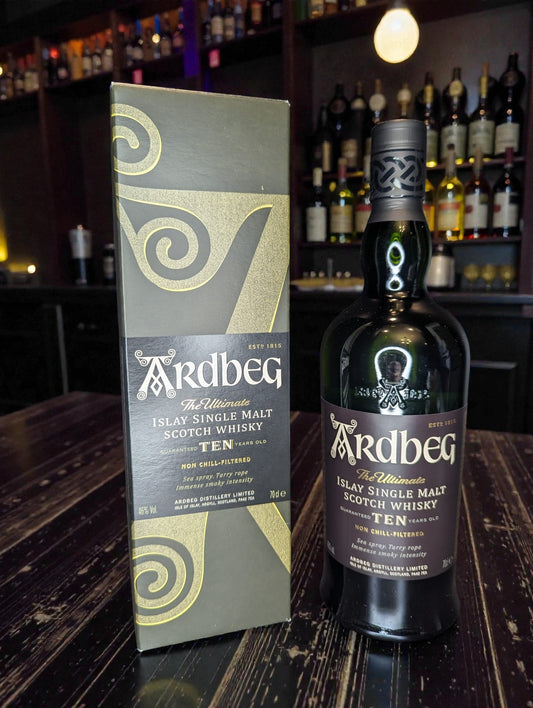 Ardbeg 10 Years Islay Whisky mit Geschenkverpackung

