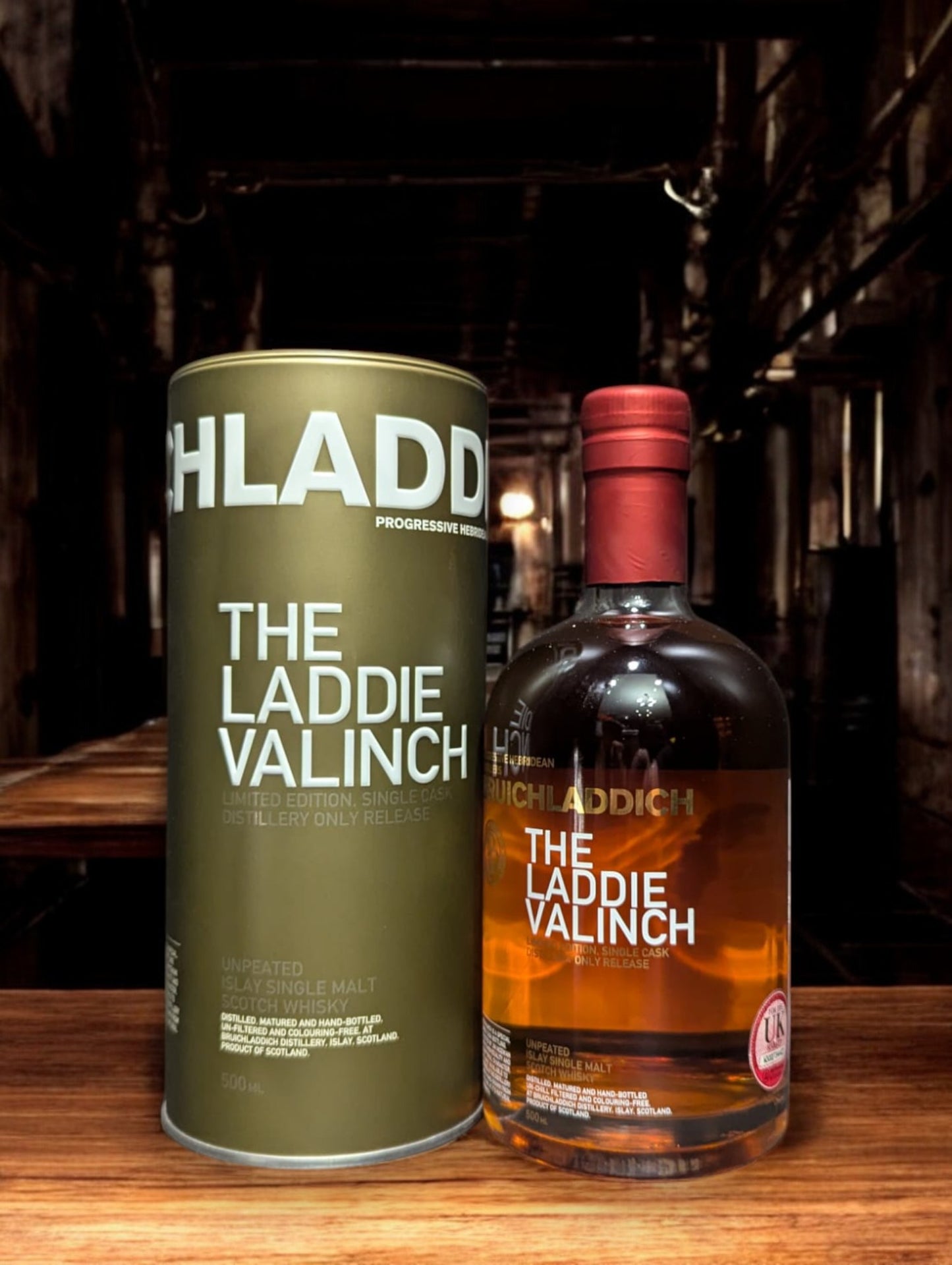 Bruichladdich The Laddie Valinch No. 12 Whiskyflasche in hochwertigem Design, präsentiert mit detailliertem Etikett, das die handverlesene Abfüllung und den einzigartigen Geschmack dieses Single Malt Scotch Whiskys aus der renommierten Brennerei Bruichladdich auf der schottischen Insel Islay hervorhebt.
