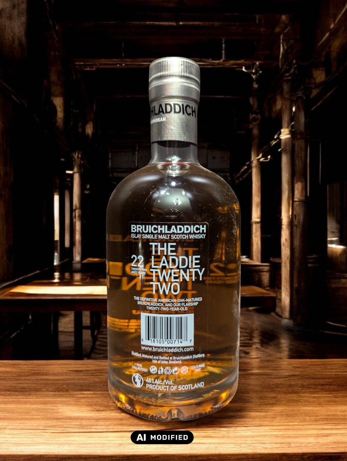 Bruichladdich Laddie Twenty Two Single Malt Scotch Whisky mit eleganter Flasche, blauem Etikett und hochwertiger Verpackung, präsentiert auf einem stilvollen Hintergrund. Ein seltener und gereifter Whisky, der durch seine 22 Jahre Fassreifung mit komplexen Aromen und außergewöhnlichem Charakter überzeugt.