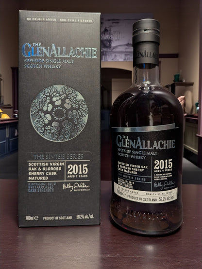 Glenallachie Sinteis 2 vor dunklem Hintergrund