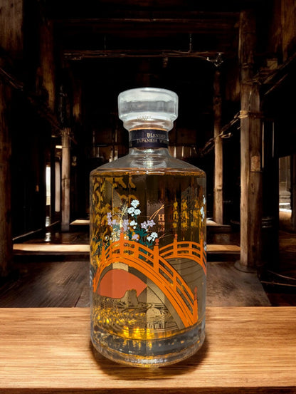 Hibiki Harmony 100 Jahre Whisky Flasche mit edlem Design und traditionellem japanischen Handwerk. Ein Meisterwerk der Suntory Whisky-Kunst.