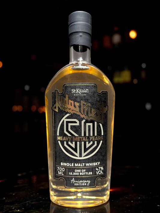 Flasche St. Kilian Judas Priest Whisky, Sonderedition mit Band-Logo und Fassreifungshinweis.