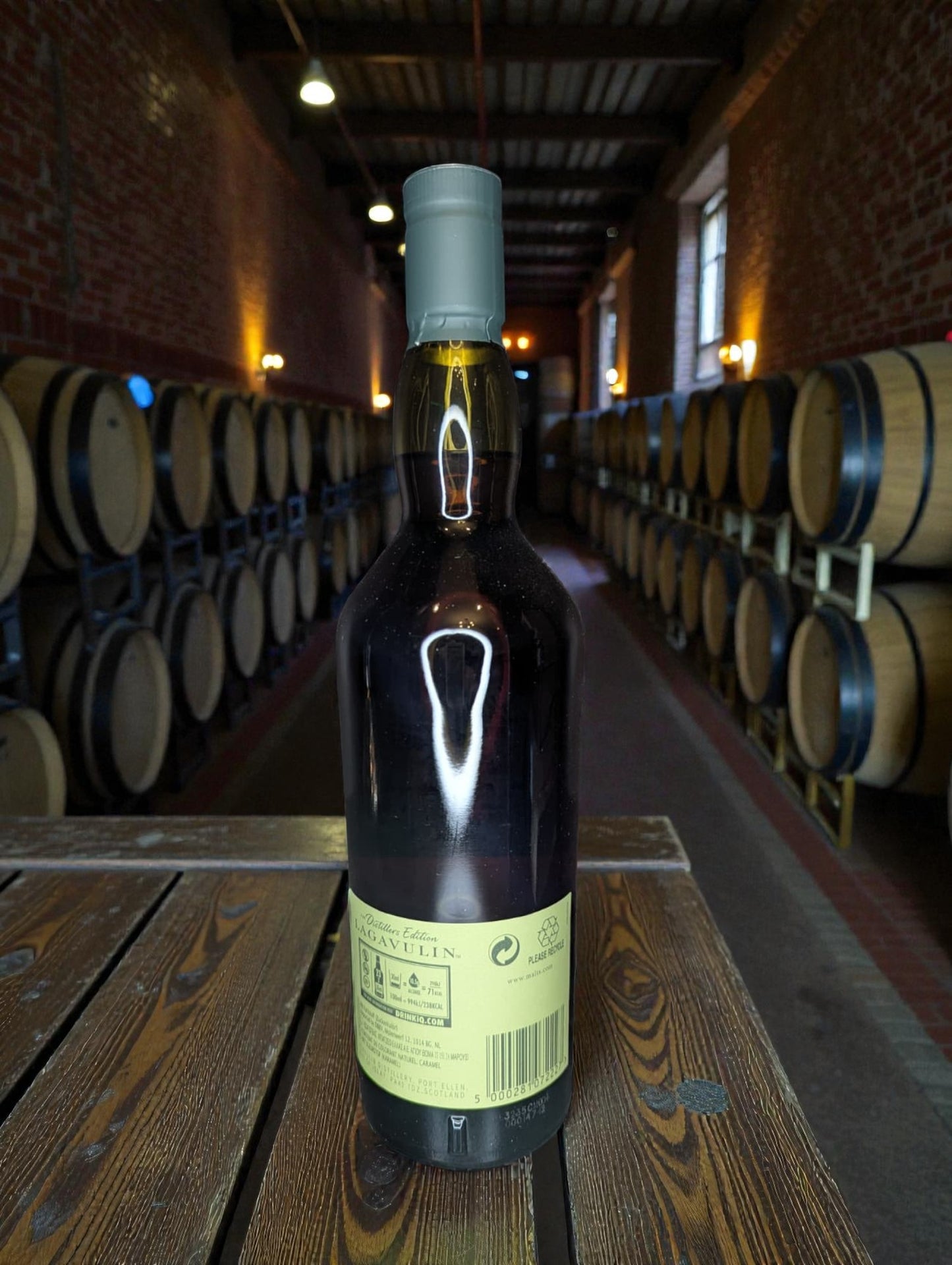 Lagavulin Distillers Edition Rückseite mit Produktinformationen und Jahrgang