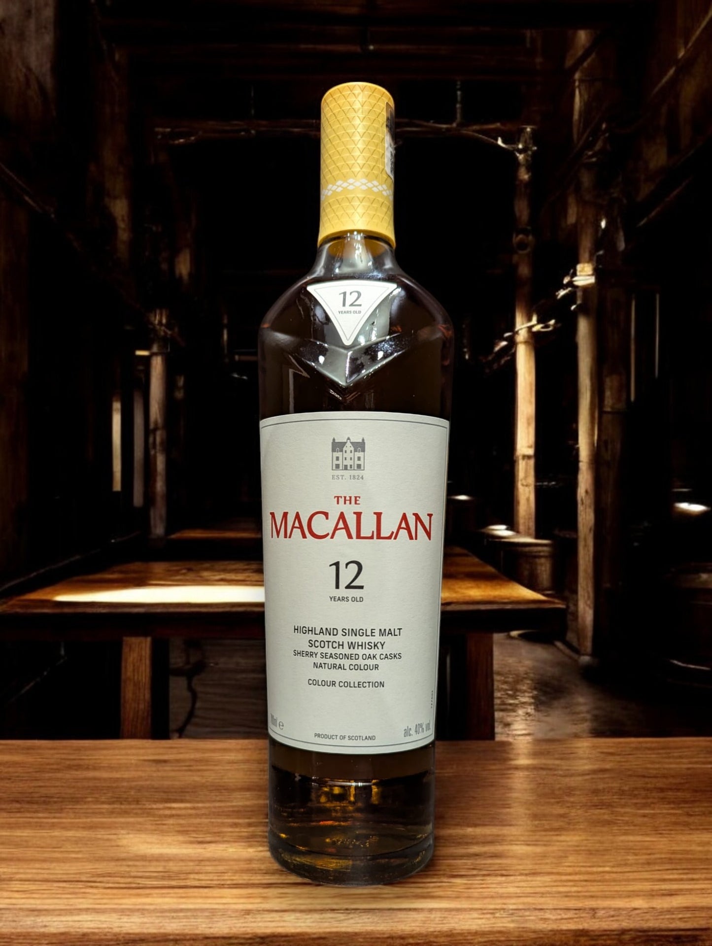 Macallan Colour Collection 12 Flasche mit hochwertigem 12-jährigen Single Malt Whisky in eleganter Verpackung.