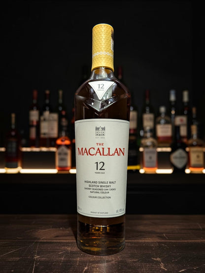 Macallan Colour Collection 12 Flasche mit hochwertigem 12-jährigen Single Malt Whisky in eleganter Verpackung.