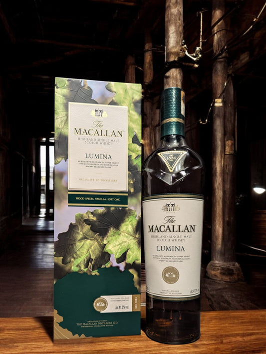 Flasche des Macallan Lumina, ein hochwertiger Single Malt Scotch Whisky mit eleganter Verpackung und einzigartigem Geschmackserlebnis.