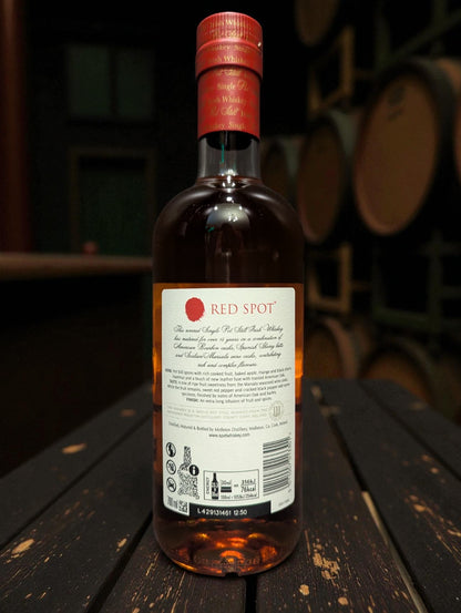 Flasche Mitchell and Son Red Spot Whisky vor dunklem Hintergrund