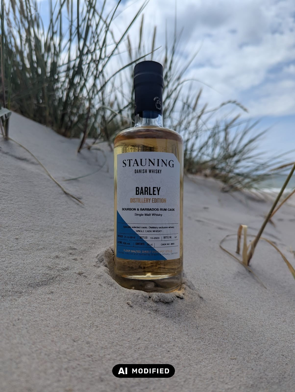Stauning Barley Bourbon Barbados Rum Cask am Strand