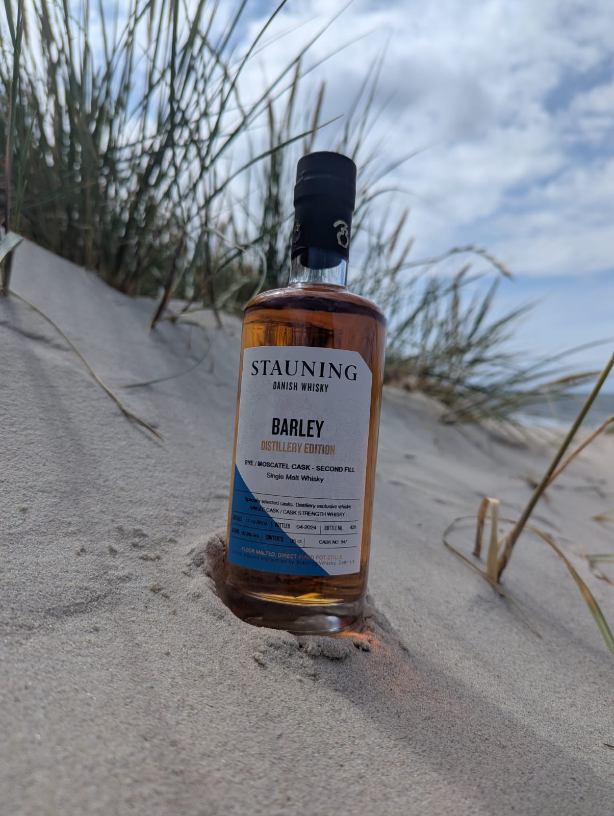 Stauning Barley Rye/Moscatel second fill am Strand