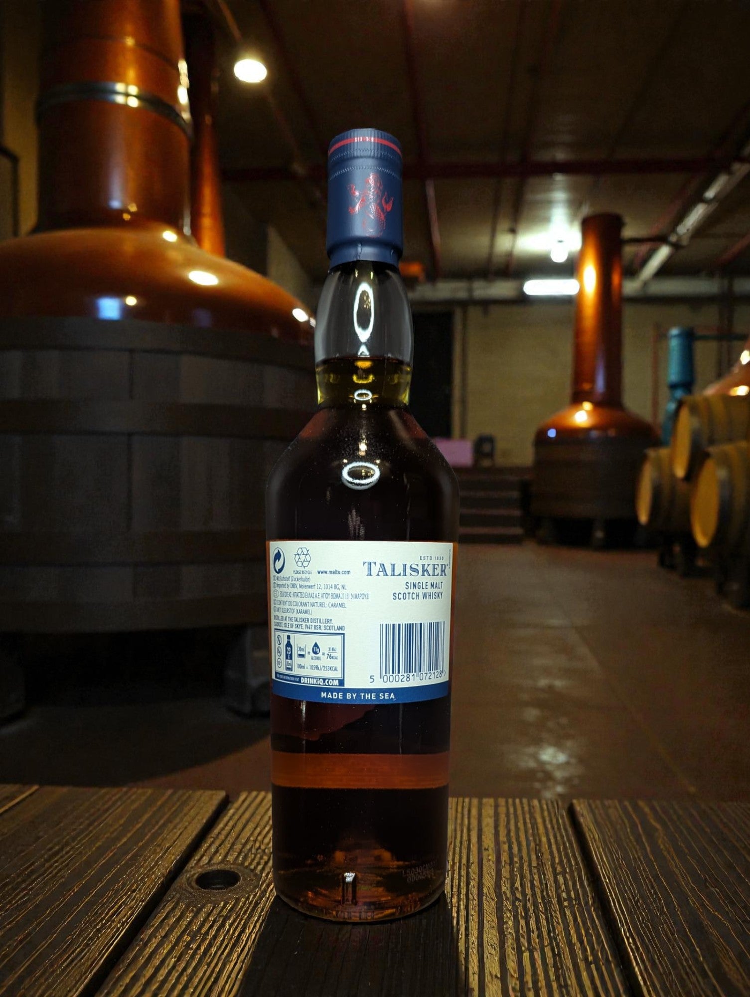 Talisker Distillers Edition Rückseite mit Produktinformationen und Jahrgang 2022
