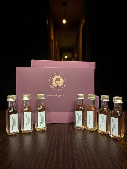 Whiskyquartier Tasting Set 2025 vor dunklem HIntergrund
