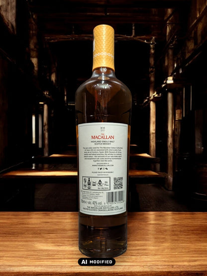 The Macallan 15 Years Old Colour Collection Flasche mit edlem Design und charaktervollem, gereiftem Whisky in hochwertiger Geschenkverpackung.