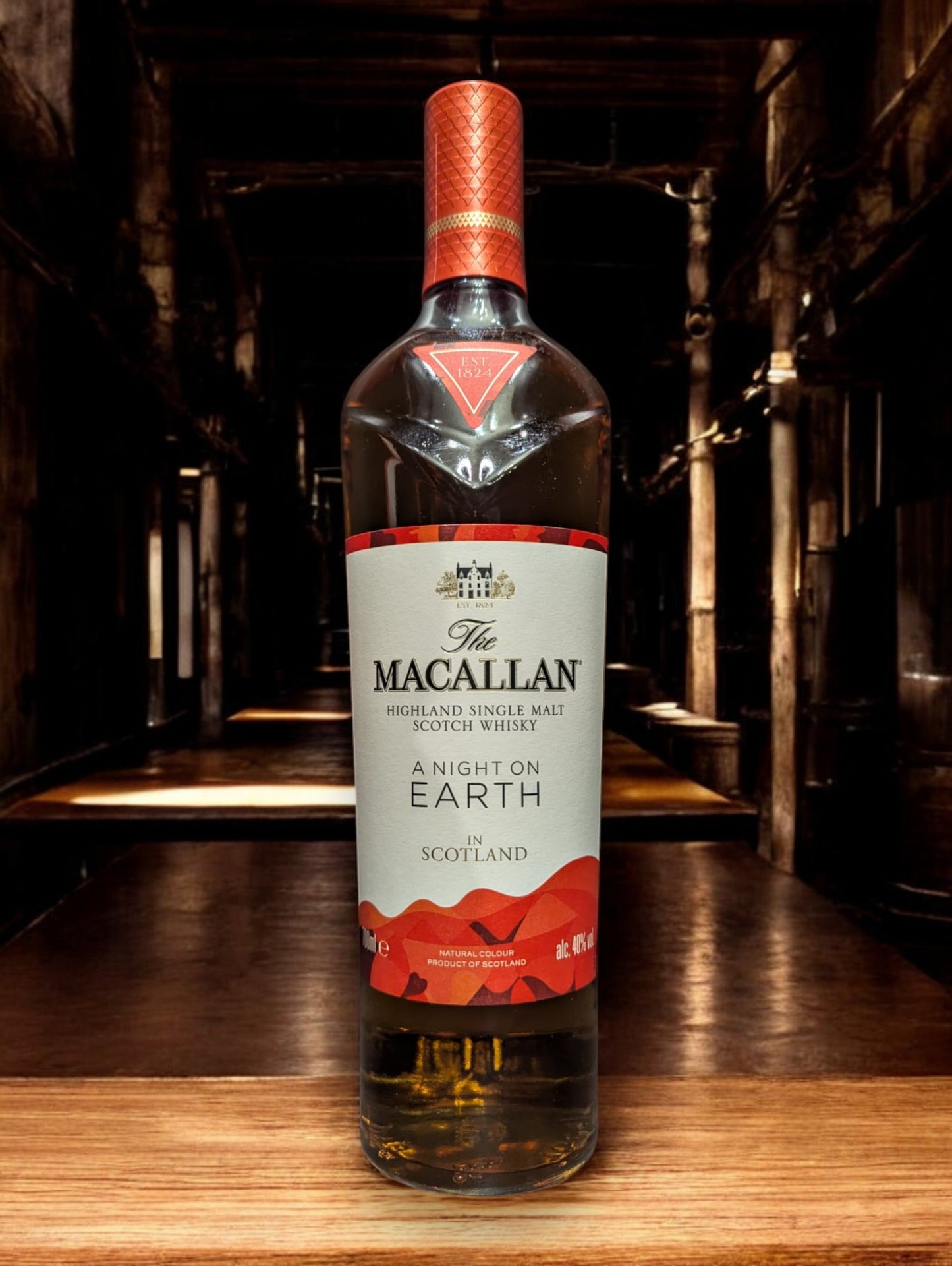 The Macallan A Night on Earth in Scotland 2021 Limited Edition Whisky Flasche mit festlichem Design und edlem Etikett