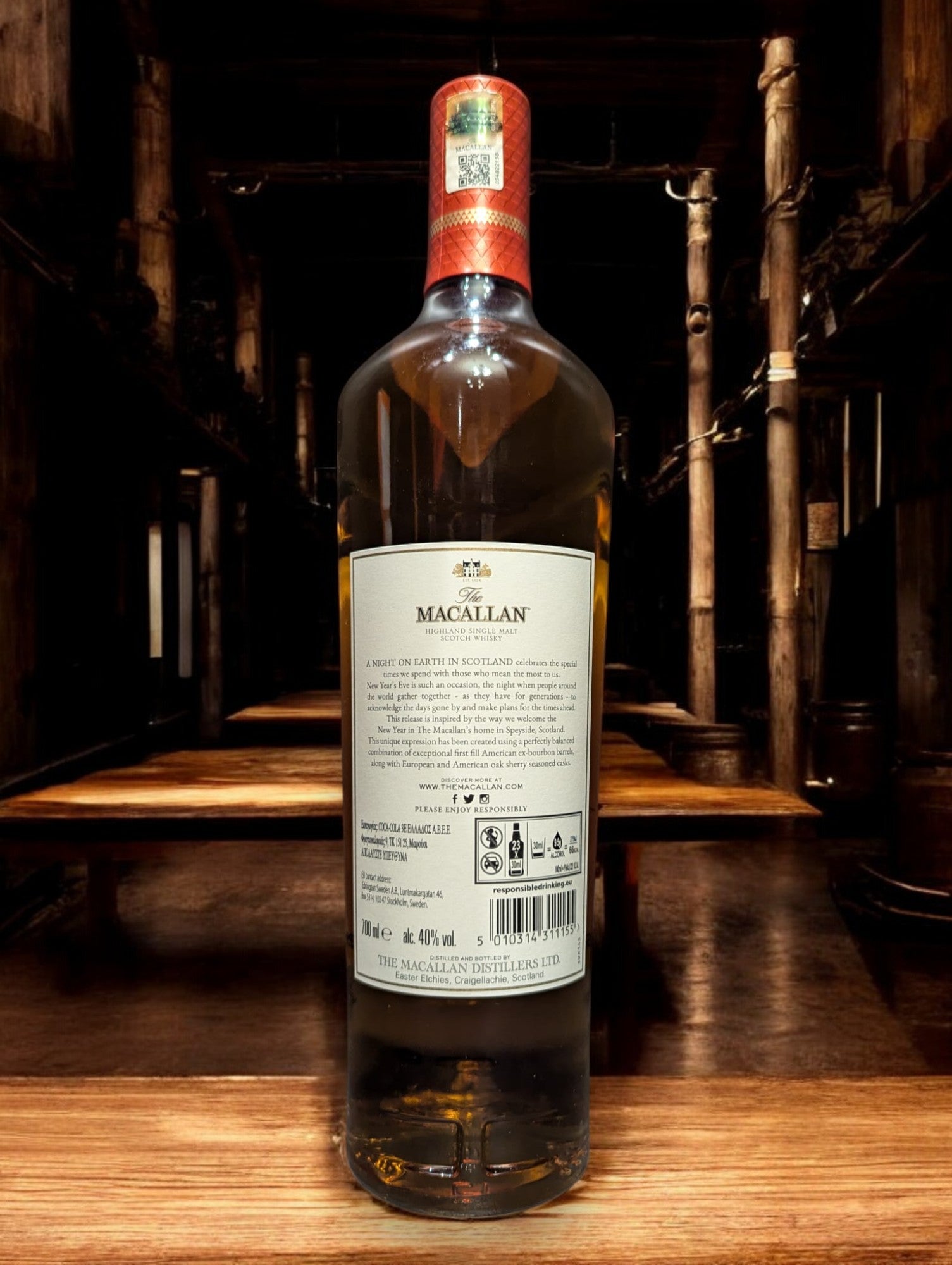 The Macallan A Night on Earth in Scotland 2021 Limited Edition Whisky Flasche mit festlichem Design und edlem Etikett
