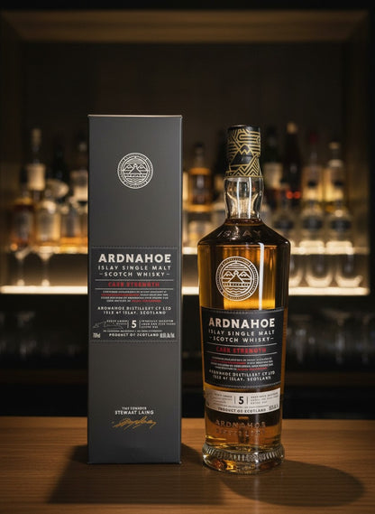 Whiskyquartier Ardnahoe 5 Years Cask Strength Batch #1 Islay Single Malt Scotch Whisky in Ex-Bourbon Fässern, 0.7L