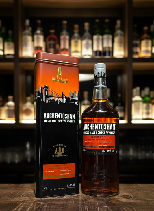 Auchentoshan Blood Oak Single Malt Scotch Whisky 1L, dreifach destilliert, in Vin Rouge- und Ex-Bourbonfässern gereift.