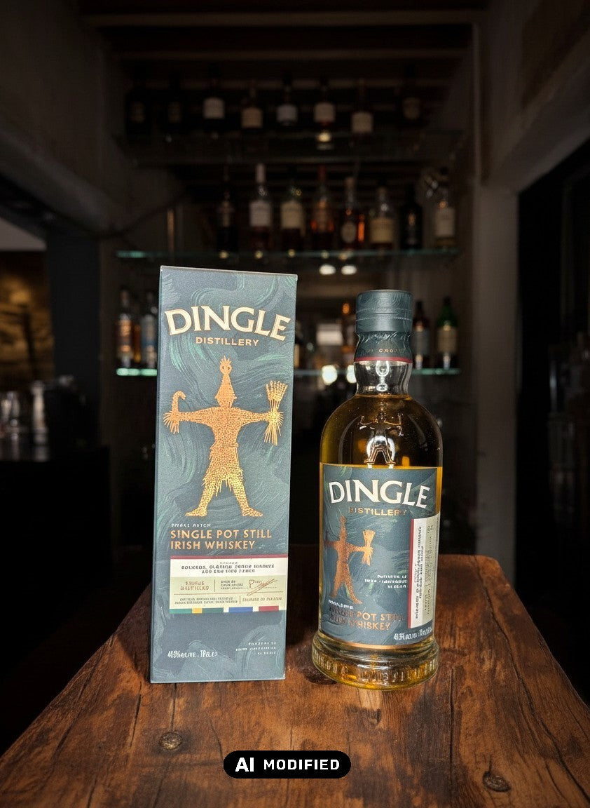 Dingle Single Pot Still Irish Whiskey 0.7L Flasche und Karton mit goldenem Mann-Symbol und Weizenähren. Dreifach destilliert.