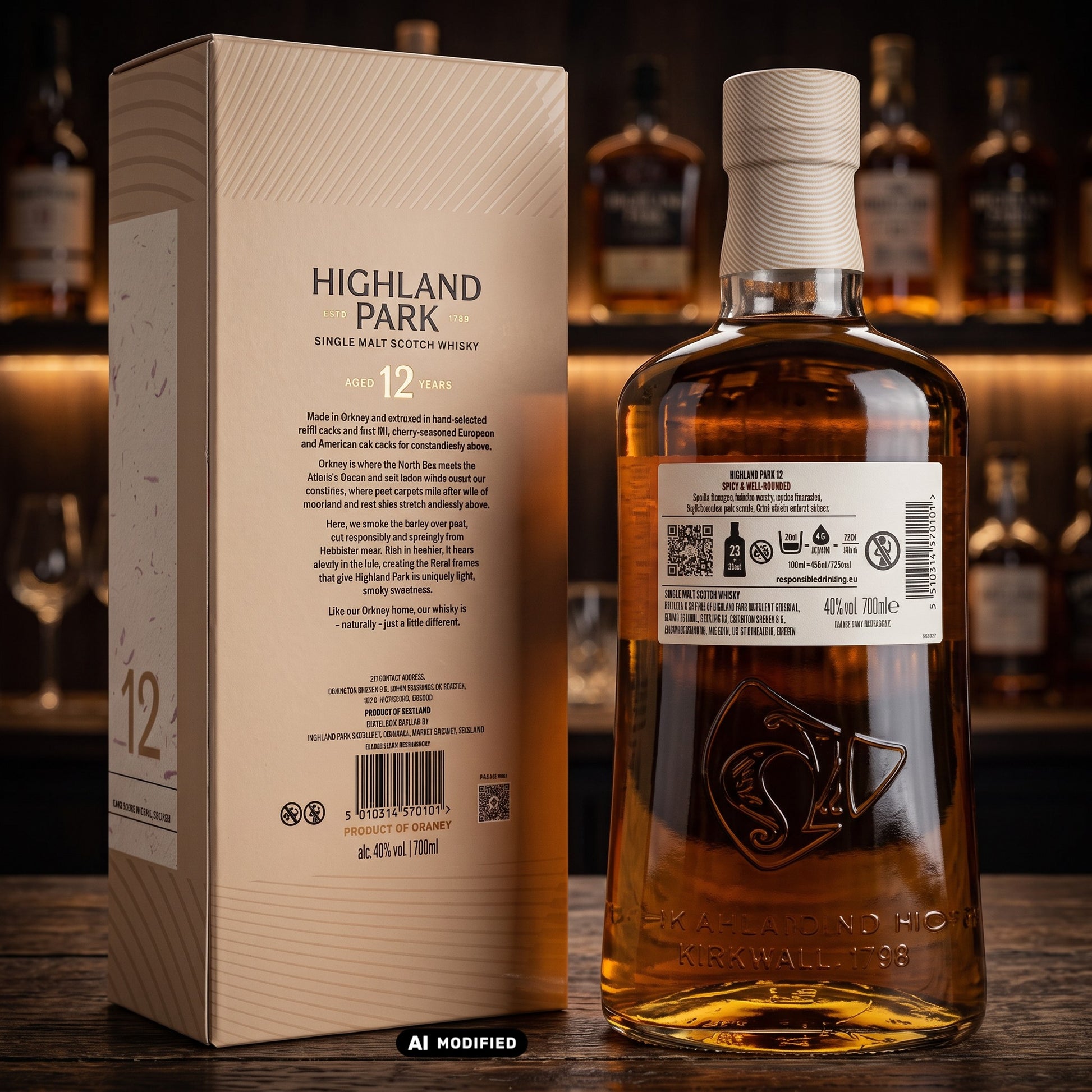 Whiskyquartier Highland Park 12 Jahre Single Malt Scotch Whisky Flasche mit Verpackung auf einem Holztisch