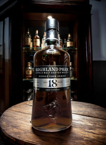 Whiskyquartier Highland Park 18 Jahre Single Cask Scotch Whisky, 0.7L, bernsteinfarben, in Sherry Butt gereift, limitiert auf 515 Flaschen.