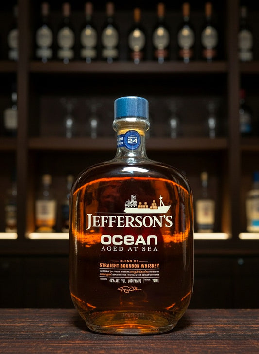 Whiskyquartier Jefferson's Ocean Aged at Sea Bourbon 0,7L Flasche mit maritimen Etikett und Voyage-Nummer, gereift auf See.