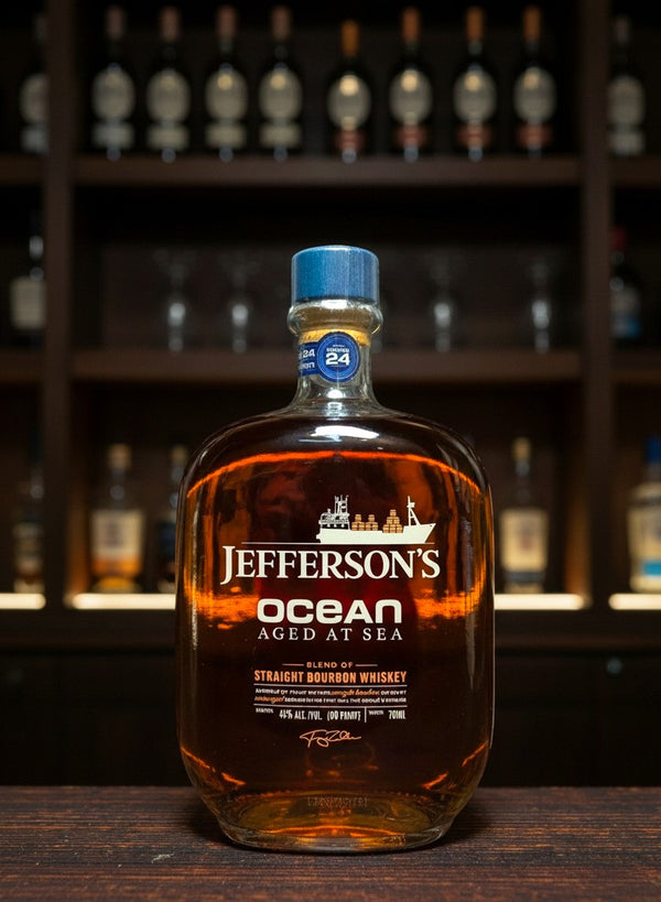 Whiskyquartier Jefferson's Ocean Aged at Sea Bourbon 0,7L Flasche mit maritimen Etikett und Voyage-Nummer, gereift auf See.