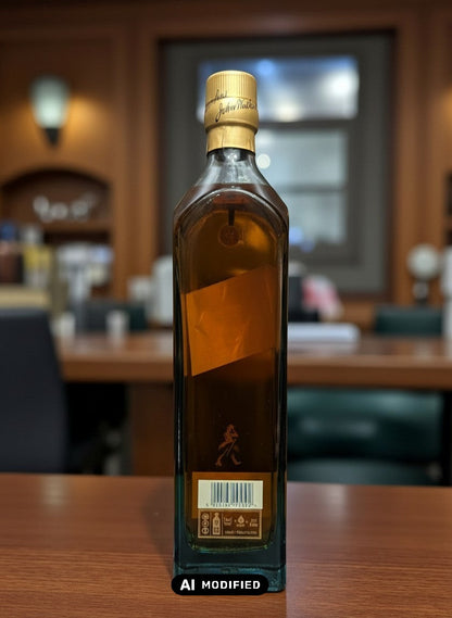 Whiskyquartier Johnnie Walker Blue Label Blended Scotch Whisky 0,7L Flasche mit goldener Kappe und dem ikonischen laufenden Mann
