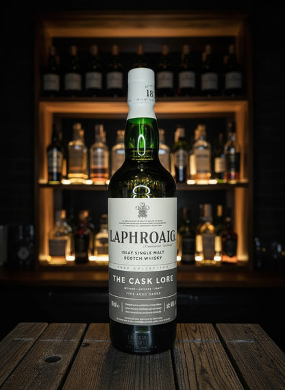 Whiskyquartier Laphroaig Cask Lore Islay Single Malt Scotch Whisky 0.7L in natürlicher Farbe, nicht kühlgefiltert