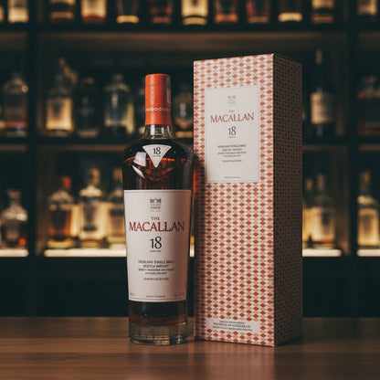 Whiskyquartier Macallan 18 Years Old Colour Collection, bernsteinfarbener Single Malt Scotch Whisky in Glasflasche mit orangefarbener Geschenkbox.