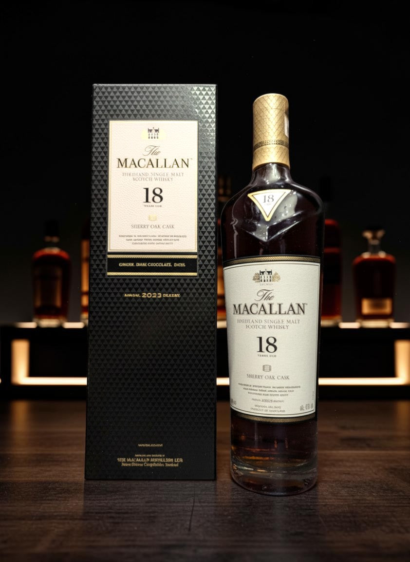 Whiskyquartier Macallan 18 Years Sherry Oak 2023 Release, 0,7L, bernsteinfarbener Single Malt Scotch Whisky in Sherry-Eichenfässern gereift.
