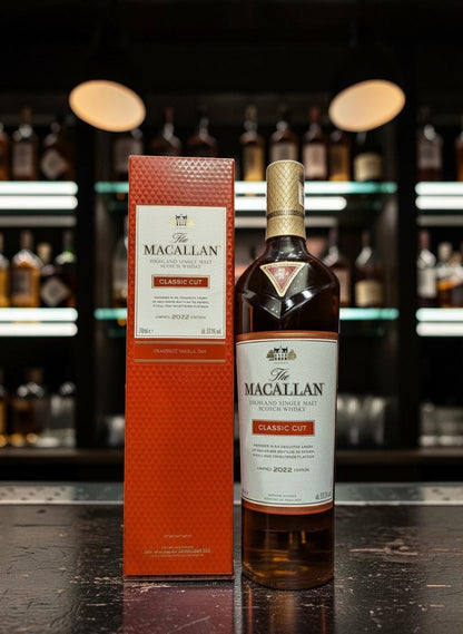 Whiskyquartier: Macallan Classic Cut 2022 Highland Single Malt Scotch Whisky, 0.7L, limitierte Edition mit Grapefruit- und Karamellnoten.