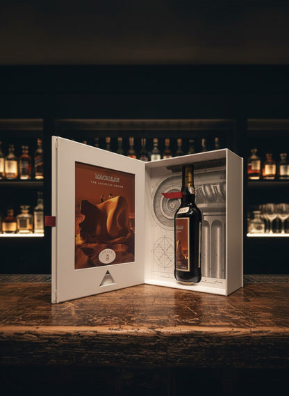 Whiskyquartier Macallan Archival Series Folio 8 0,7L in Buchform-Verpackung, limitierte Edition.