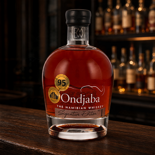 Whiskyquartier Ondjaba Signature Edition 1 Namibian Whiskey in einer 0,7L Glasflasche mit goldenem Siegel