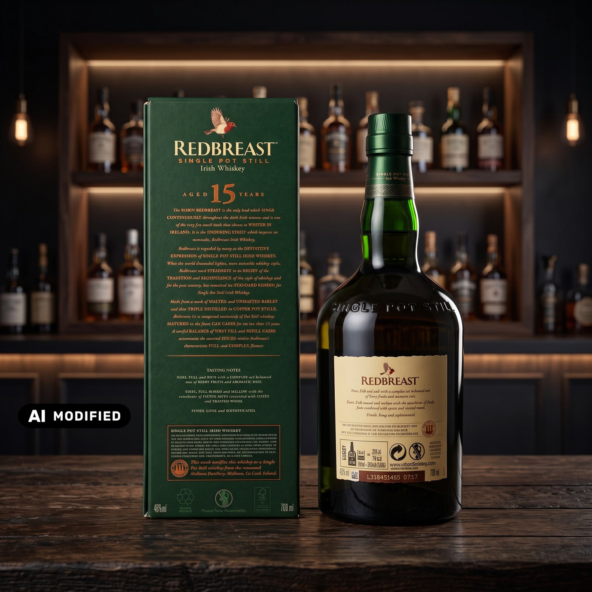 Whiskyquartier Redbreast 15 Jahre Single Pot Still Whiskey Flasche mit Geschenkverpackung auf einem Holztisch