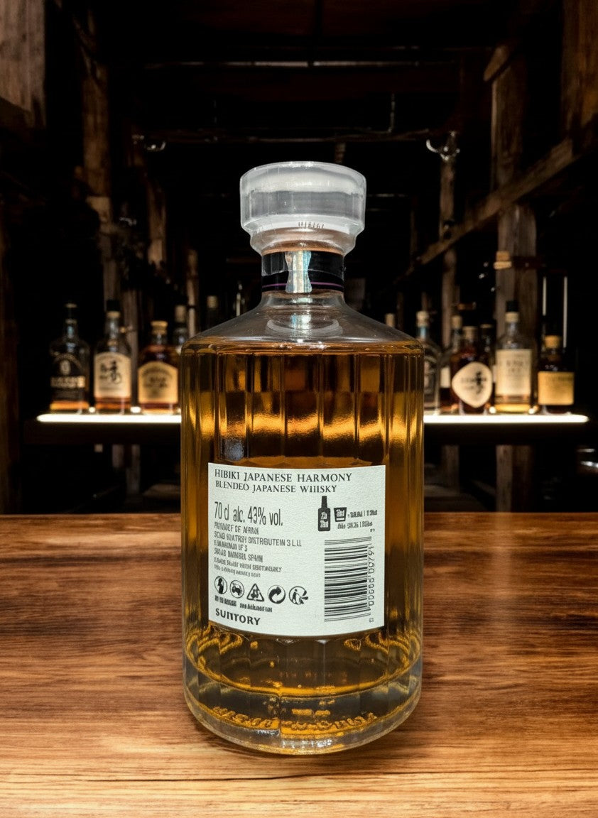Suntory Hibiki Harmony Blended Japanese Whisky 0,7L mit 24 Facetten, goldfarben.