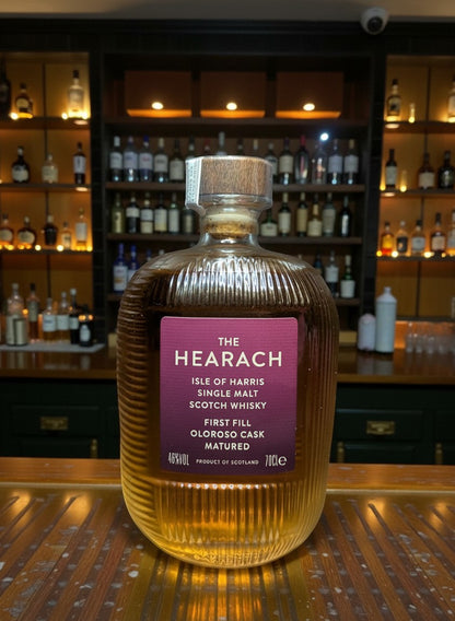 The Hearach Oloroso Sherry Release Single Malt Scotch Whisky 0.7L aus der Isle of Harris Distillery, gereift in Sherryfässern.